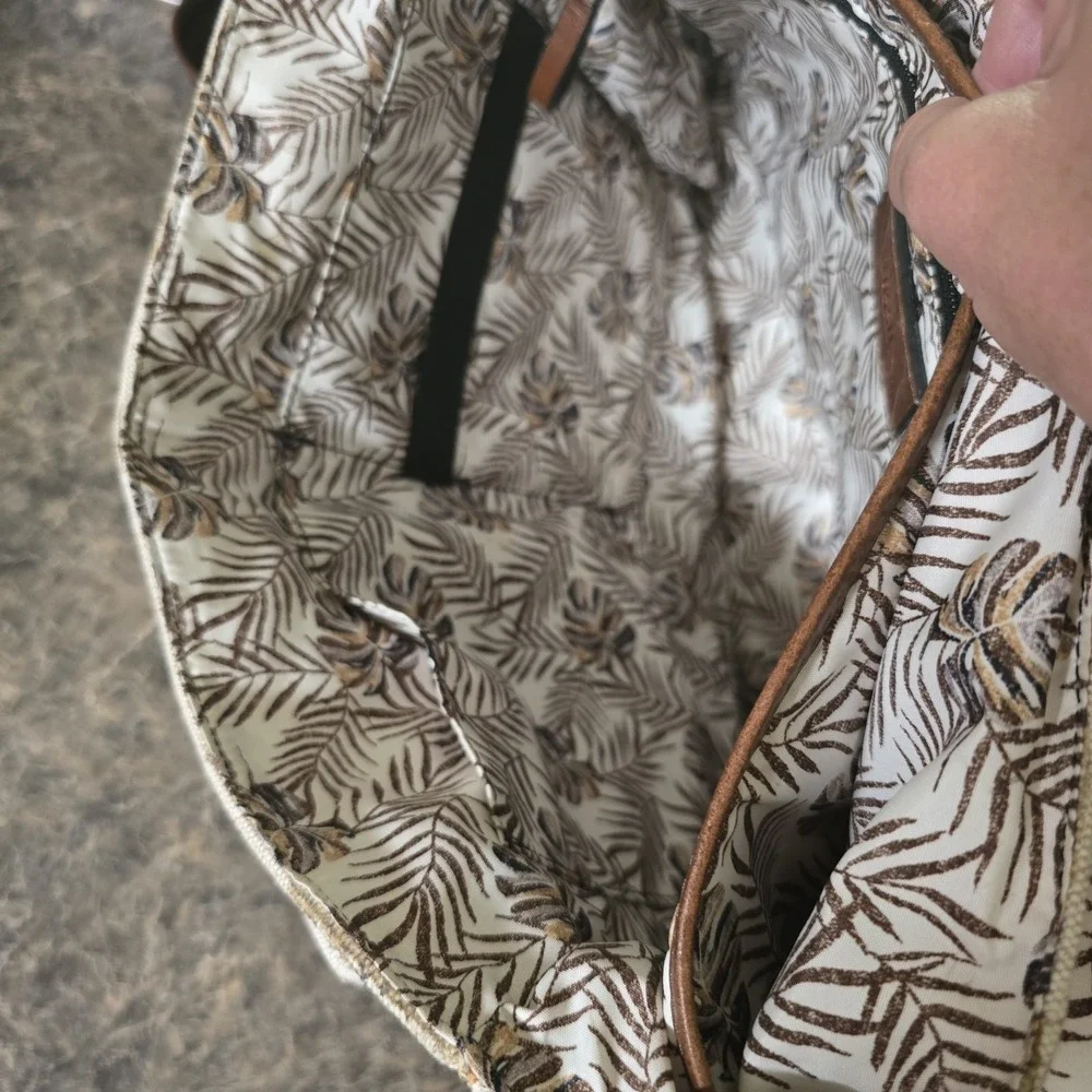 Fossil men messenger